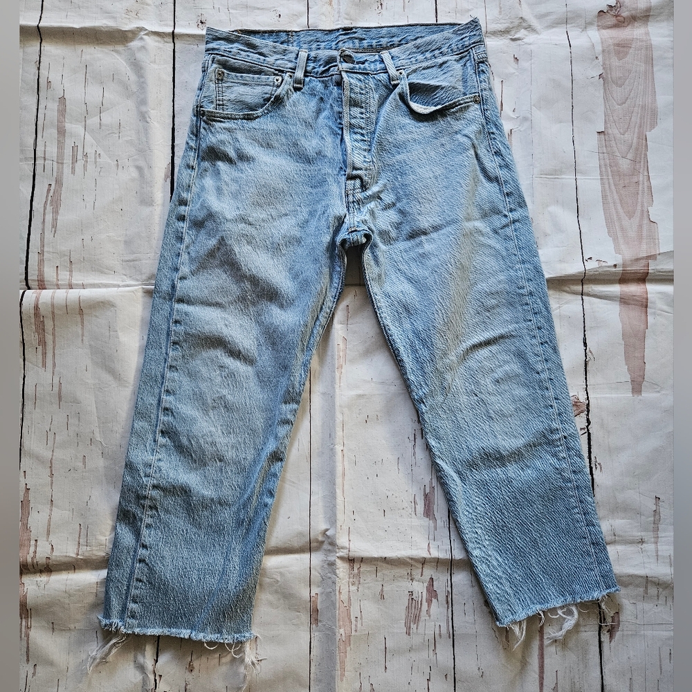 Levi's Women's Button Fly Denim Jean Cut Off Capri Size 32